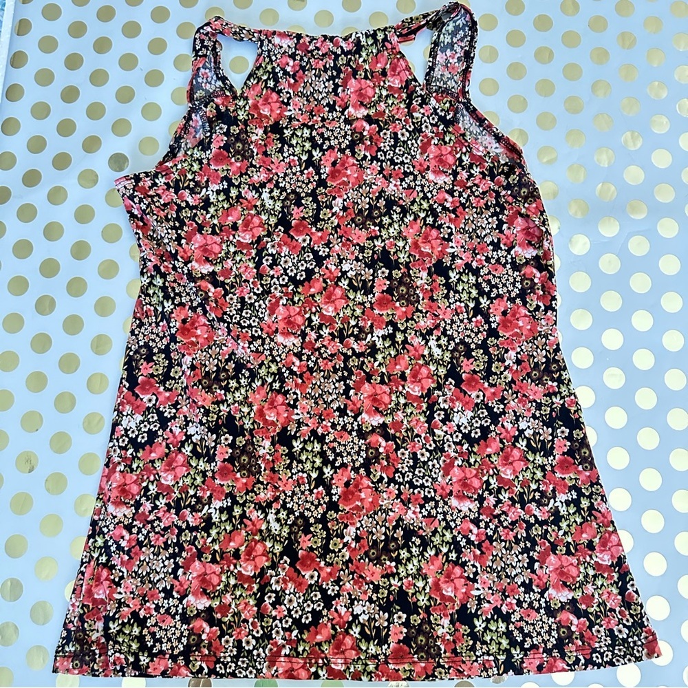 Lucy & Laurel Red and Black Cut Out Sleeveless Blouse - Picture 3 of 3